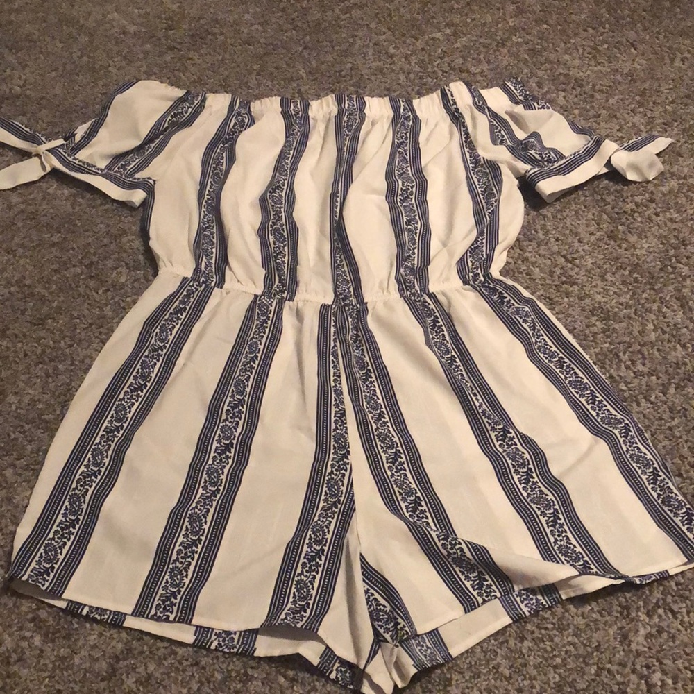 White and navy blue romper 🤩
